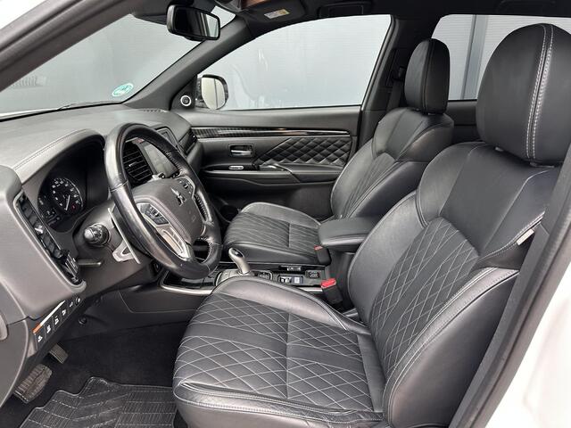 Mitsubishi OUTLANDER 2.4 PHEV Instyle 4WD / Navigatie via Apple Carplay & Android Auto / Afneembare Trekhaak / Elektrisch Verstelbare Stoelen / Lederen Bekleding / Achteruitrijcamera /