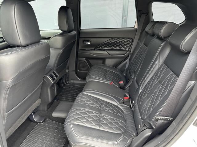 Mitsubishi OUTLANDER 2.4 PHEV Instyle 4WD / Navigatie via Apple Carplay & Android Auto / Afneembare Trekhaak / Elektrisch Verstelbare Stoelen / Lederen Bekleding / Achteruitrijcamera /