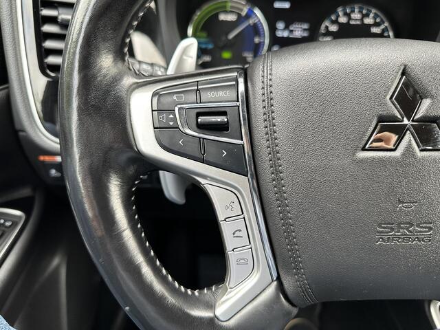 Mitsubishi OUTLANDER 2.4 PHEV Instyle 4WD / Navigatie via Apple Carplay & Android Auto / Afneembare Trekhaak / Elektrisch Verstelbare Stoelen / Lederen Bekleding / Achteruitrijcamera /