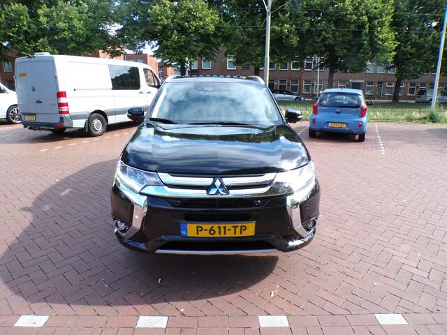 Mitsubishi OUTLANDER 2.0 PHEV Pure SCHUIFKANTEL DAK CAMERA CRUISEC TEL NAVI