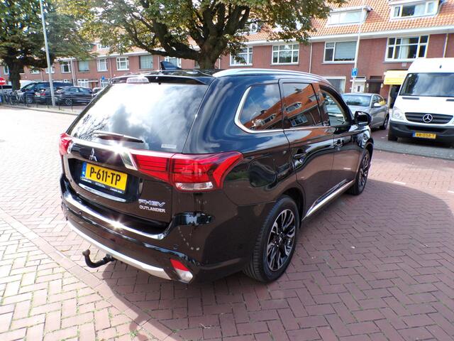 Mitsubishi OUTLANDER 2.0 PHEV Pure SCHUIFKANTEL DAK CAMERA CRUISEC TEL NAVI
