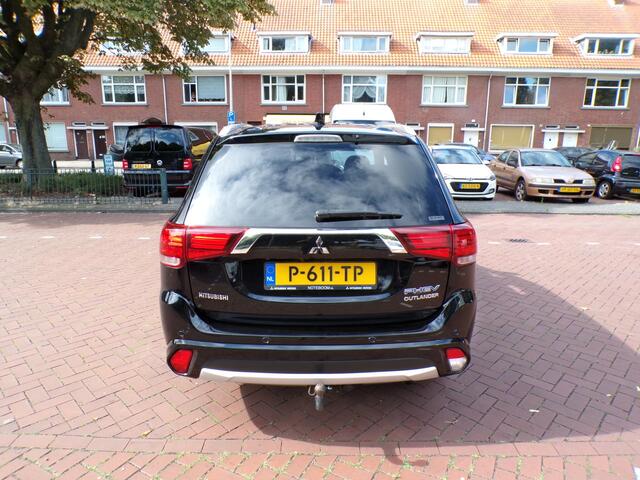 Mitsubishi OUTLANDER 2.0 PHEV Pure SCHUIFKANTEL DAK CAMERA CRUISEC TEL NAVI