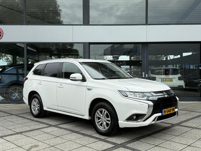 Mitsubishi OUTLANDER 2.4 PHEV Pure | Camera | Carplay | Stoelverwarming |