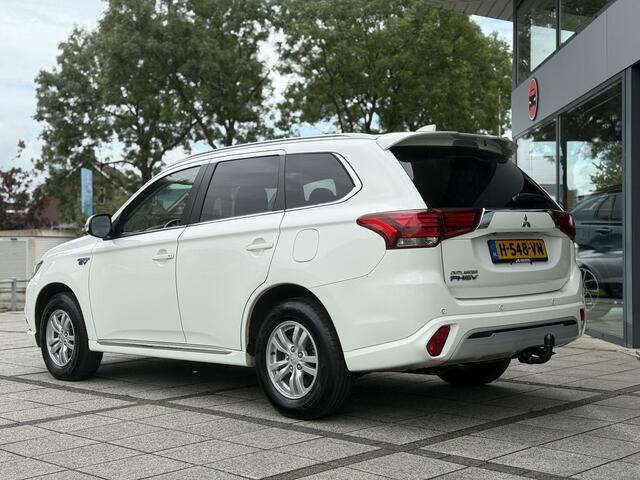 Mitsubishi OUTLANDER 2.4 PHEV Pure | Camera | Carplay | Stoelverwarming |