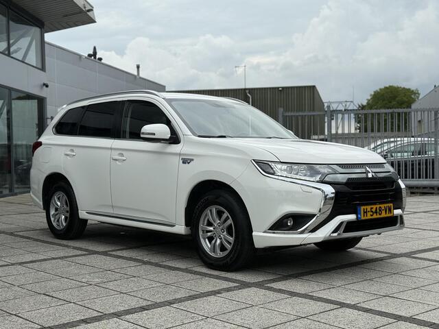 Mitsubishi OUTLANDER 2.4 PHEV Pure | Camera | Carplay | Stoelverwarming |