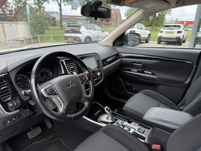 Mitsubishi OUTLANDER 2.4 PHEV Pure | Camera | Carplay | Stoelverwarming |
