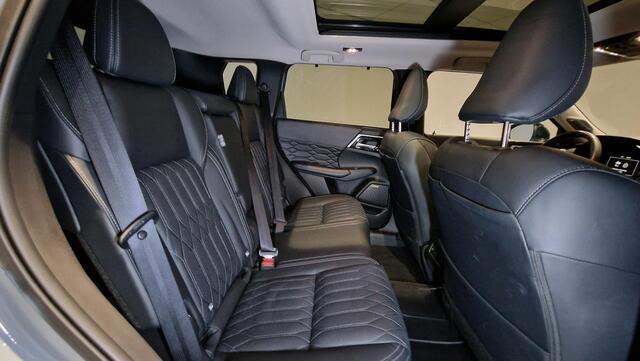 Mitsubishi OUTLANDER 2.4 PHEV Instyle | Trekhaak | Instaplijsten | Leder | Panoramadak