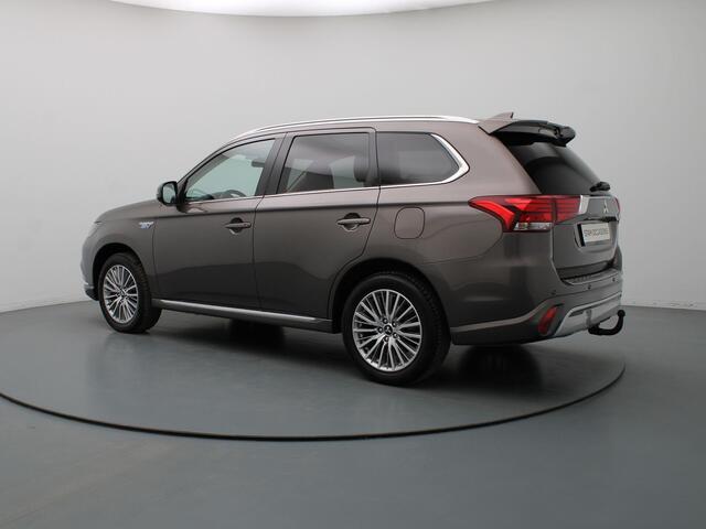 Mitsubishi OUTLANDER 240pk PHEV Intense+ Automaat 360° Camera | Cruise | Parkeersens. v+a | Stoel-/stuurverw. | Trekhaak | Panoramadak