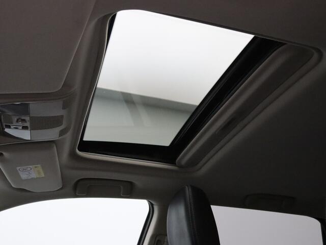 Mitsubishi OUTLANDER 240pk PHEV Intense+ Automaat 360° Camera | Cruise | Parkeersens. v+a | Stoel-/stuurverw. | Trekhaak | Panoramadak