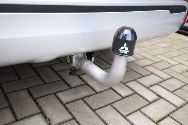 Mitsubishi OUTLANDER 2.4 PHEV Instyle Trekhaak, Opendak, Adaptive cruise