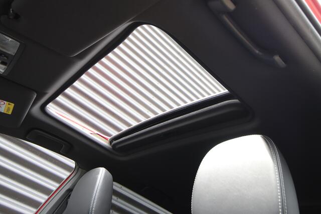 Mitsubishi OUTLANDER 2.4 PHEV Instyle Trekhaak, Opendak, Adaptive cruise