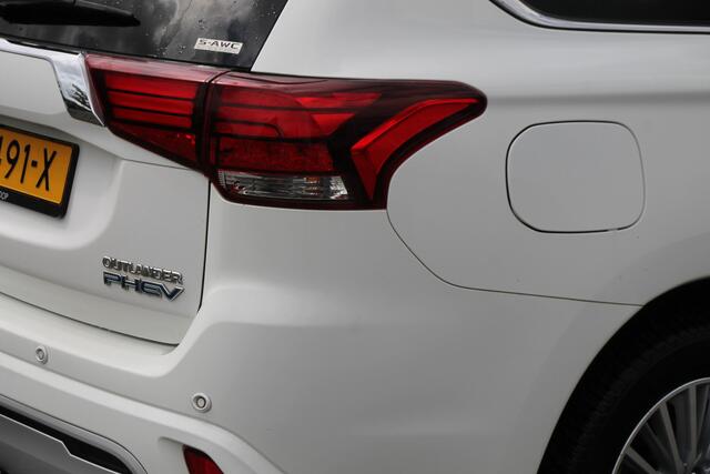 Mitsubishi OUTLANDER 2.4 PHEV Intense ? Trekhaak ? Automaat ? Rijklaar ?
