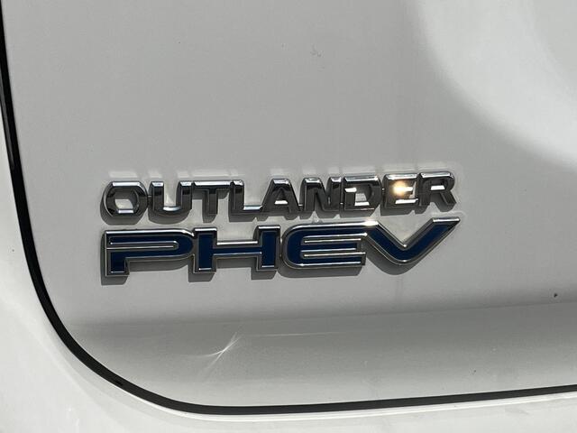 Mitsubishi OUTLANDER 2.4 PHEV Intense / Stuur- & Stoelverwarming / Rondzichtcamera / Apple Carplay/Android Auto / Cruise Control / Onderhouden /