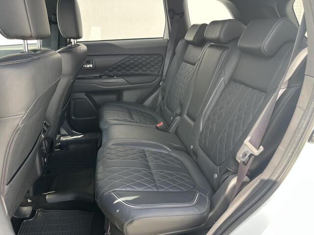 Mitsubishi OUTLANDER 2.4 PHEV Intense / Stuur- & Stoelverwarming / Rondzichtcamera / Apple Carplay/Android Auto / Cruise Control / Onderhouden /