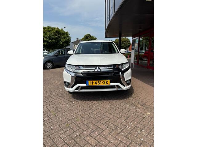 Mitsubishi OUTLANDER 2.4 PHEV PURE