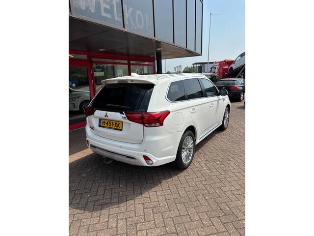 Mitsubishi OUTLANDER 2.4 PHEV PURE
