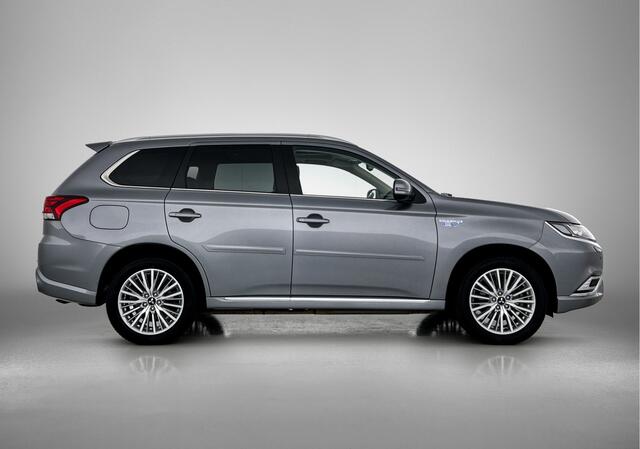 Mitsubishi OUTLANDER 2.4 PHEV Intense+ | Schuif/kantel dak | Trekhaak |