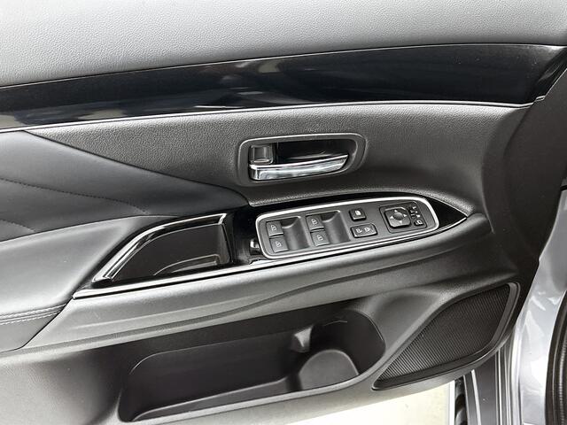 Mitsubishi OUTLANDER 2.4 PHEV Intense+ | Schuif/kantel dak | Trekhaak |