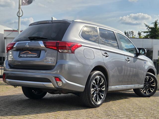 Mitsubishi OUTLANDER 2.4 PHEV 4WD INTYLE+ PREMIUM 360 CAMERA|KEY LESSGO|XENON LED|LEDER/ALCANTARA|1E EIGENAAR|DEALER ONDERHOUDEN Maandag tot Vrijdag van 09.00 tot 20.00 uur en Zaterdag van 09.00 tot 18.00 uu