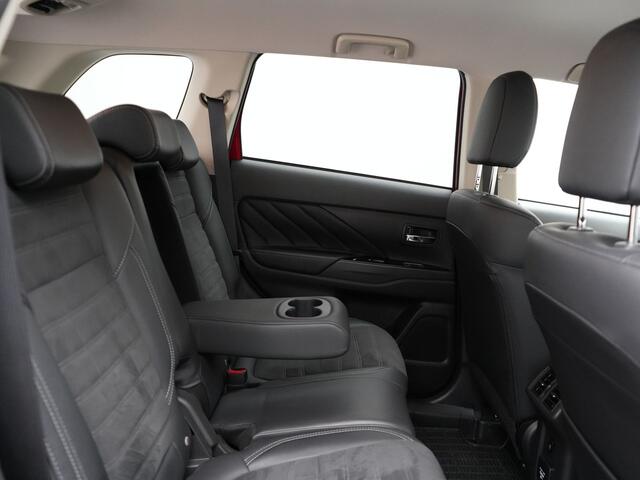 Mitsubishi OUTLANDER 2.4 Intense Plug in Hybrid 224pk Dealer O.H PHEV | Camera | Cruise Control | Alcantara Sportstoelen Verwarmd | Keyless entry | Apple Carplay | Navigatie | DAB |