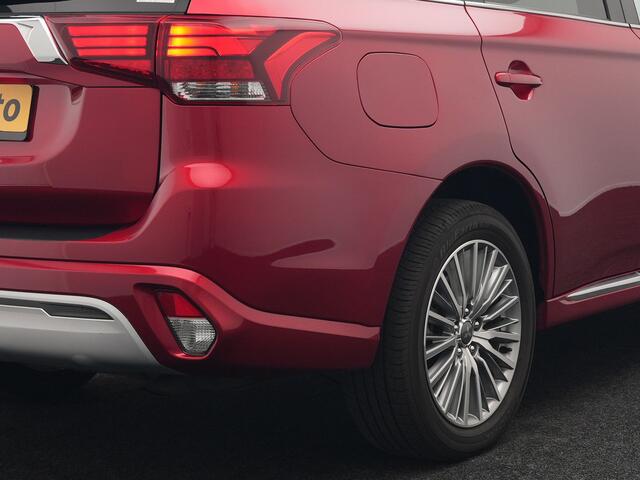 Mitsubishi OUTLANDER 2.4 Intense Plug in Hybrid 224pk Dealer O.H PHEV | Camera | Cruise Control | Alcantara Sportstoelen Verwarmd | Keyless entry | Apple Carplay | Navigatie | DAB |