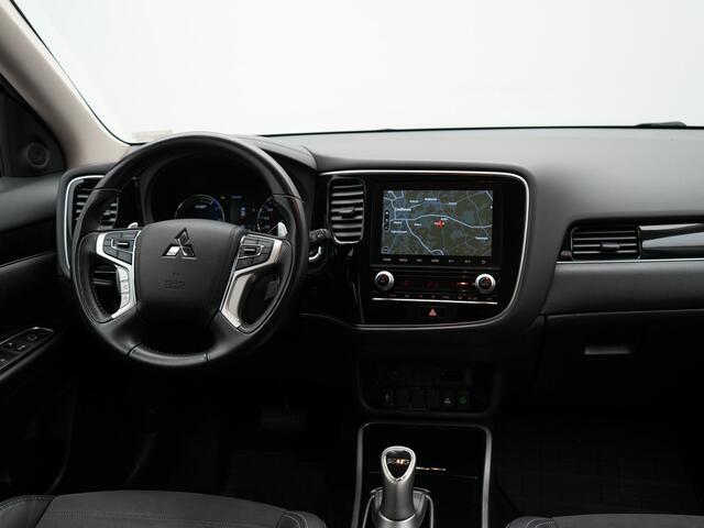 Mitsubishi OUTLANDER 2.4 Intense Plug in Hybrid 224pk Dealer O.H PHEV | Camera | Cruise Control | Alcantara Sportstoelen Verwarmd | Keyless entry | Apple Carplay | Navigatie | DAB |