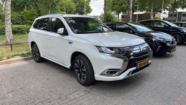Mitsubishi OUTLANDER 2.4 PHEV Instyle | Leder | Adaptieve Cruise Control | Sunroof | Afneembare trekhaak