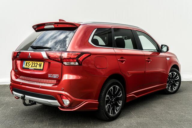 Mitsubishi OUTLANDER 2.0 PHEV instyle+ | Schuifdak | Leder | Adapt. Cruise | 18 inch LMV | Trekhaak