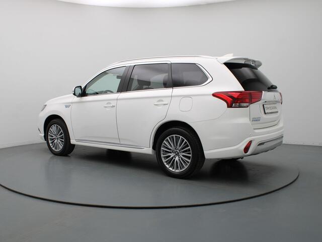Mitsubishi OUTLANDER 240pk PHEV Intense S Automaat Camera | Cruise | Navi | Parkeersens. v+a | Stoelverw.
