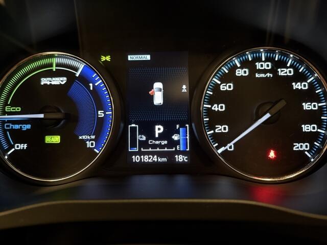 Mitsubishi OUTLANDER 2.4 PHEV S-Edition ( Trekhaak / Apple Carplay / Luxe versie )