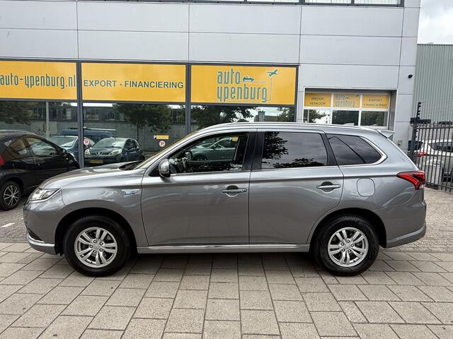 Mitsubishi OUTLANDER 2.4 PHEV Pure * Carplay * Leder / Alcantara Bekleding * Climate Controll *