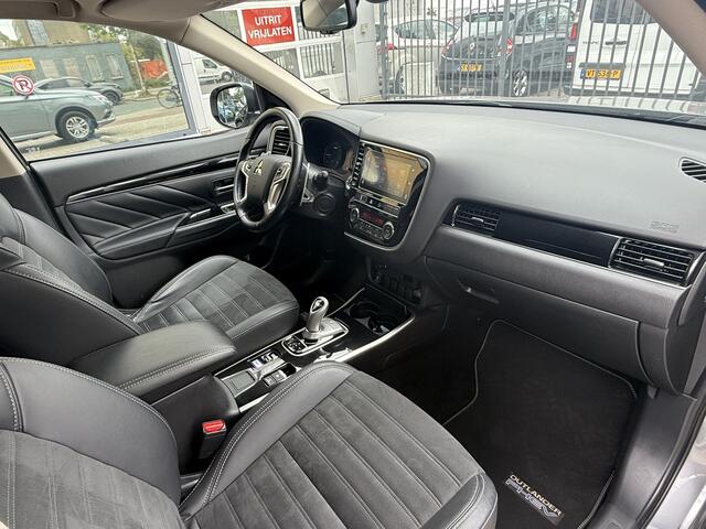 Mitsubishi OUTLANDER 2.4 PHEV Pure * Carplay * Leder / Alcantara Bekleding * Climate Controll *