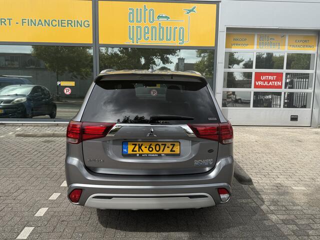 Mitsubishi OUTLANDER 2.4 PHEV Pure * Carplay * Leder / Alcantara Bekleding * Climate Controll *