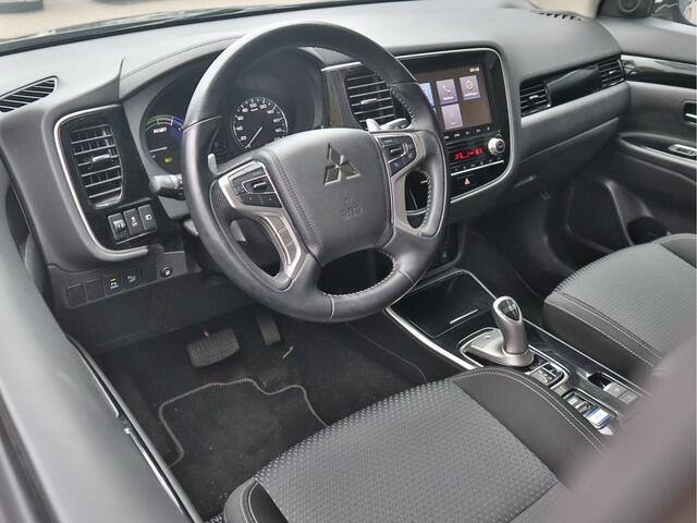 Mitsubishi OUTLANDER 2.4 PHEV Pure | Camera | Climate Control | Cruise Control | Afneembare Trekhaak | Tot 8 jaar Garantie |