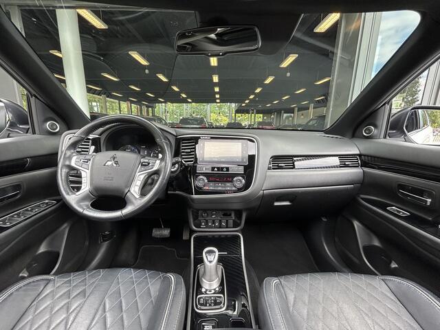 Mitsubishi OUTLANDER 2.4 PHEV Instyle | Trekhaak | Panoramadak | 360° Achteruitrijcamera