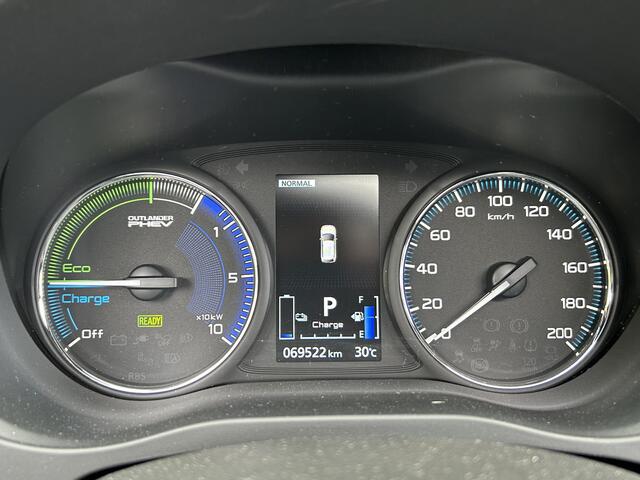 Mitsubishi OUTLANDER 2.4 PHEV Instyle | Trekhaak | Panoramadak | 360° Achteruitrijcamera