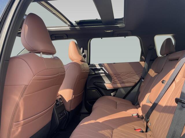 Mitsubishi OUTLANDER 2.4 PHEV Instyle+ Van ¤ 64.895,- voor ¤ 62.830,-