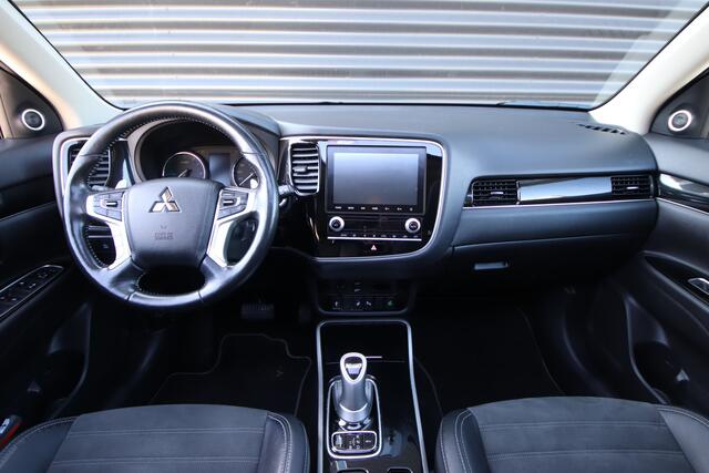Mitsubishi OUTLANDER 2.4 PHEV Intense+ Sportpakket, Dealer O.H, Opendak, Red Diamond