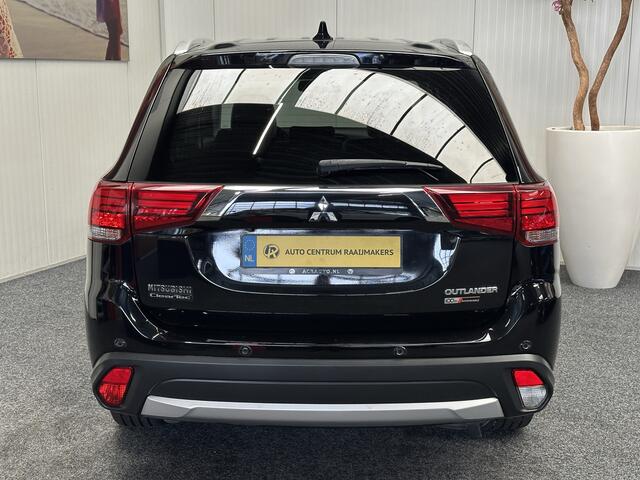 Mitsubishi OUTLANDER 2.0 EXECUTIVE EDITION 7 PERSOONS NAVIGATIE LEDER STOELVERWARMING CRUISE CONTROL CLIMATE CONTROL BLUETOOTH TELEFOON ACHTERUITRIJCAMERA ZEER MOOI !! 3010