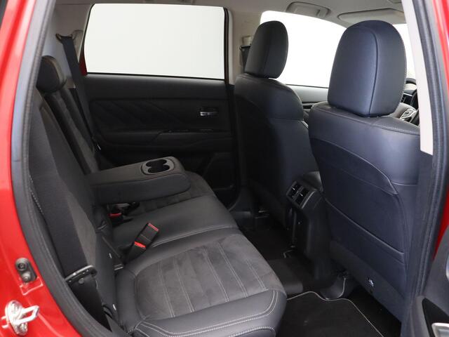 Mitsubishi OUTLANDER 2.4 PHEV Pure | Trekhaak | Airco | Achteruitrij camera | Half leder |