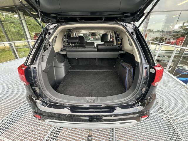 Mitsubishi OUTLANDER 2.4 PHEV Intense+ | Schuif/kanteldak | Trekhaak | Dodehoek assistent