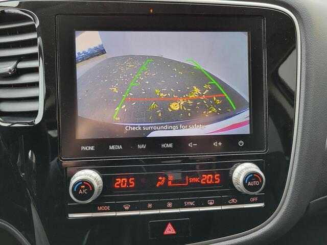 Mitsubishi OUTLANDER 2.4 PHEV Intense / Dealeronderhouden / Fabrieksgarantie / 1.500 kg trekgewicht / Winterwielen / Camera / Navigatie / Apple Carplay / Android Auto / Verwarmde voorstoelen /