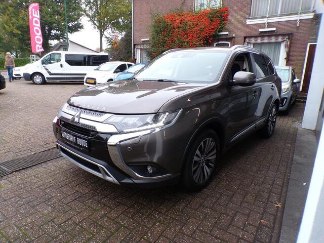 Mitsubishi OUTLANDER 2.0 2WD 7-Persoon Automaat Benzine Limited BJ 2021 *UNIEK*