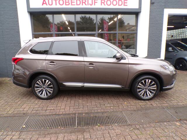 Mitsubishi OUTLANDER 2.0 2WD 7-Persoon Automaat Benzine Limited BJ 2021 *UNIEK*