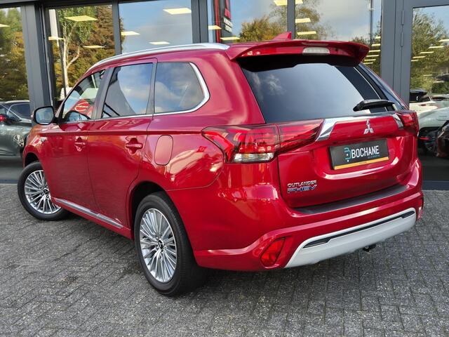 Mitsubishi OUTLANDER 2.4 PHEV Intense S | Navigatie | Trekhaak |