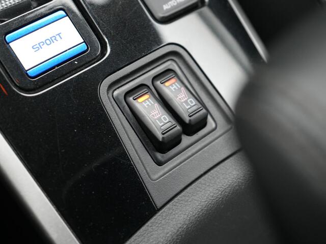 Mitsubishi OUTLANDER 2.4 Intense Plug In Hybrid 225pk Dealer O.H PHEV | Trekhaak Afneembaar | Alcantara Sportstoelen Verwarmd | Camera | Apple Carplay | Keyless | DAB |