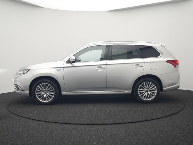 Mitsubishi OUTLANDER 2.4 Intense+ Plug In Hybrid 225pk Dealer O.H PHEV | Trekhaak Af Fabriek | 360 Camera | Lederen Sportstoelen Verwarmd | Apple Carplay | Blis | Cruise Control | Navigatie | Keyless | DAB | 18" L.M |