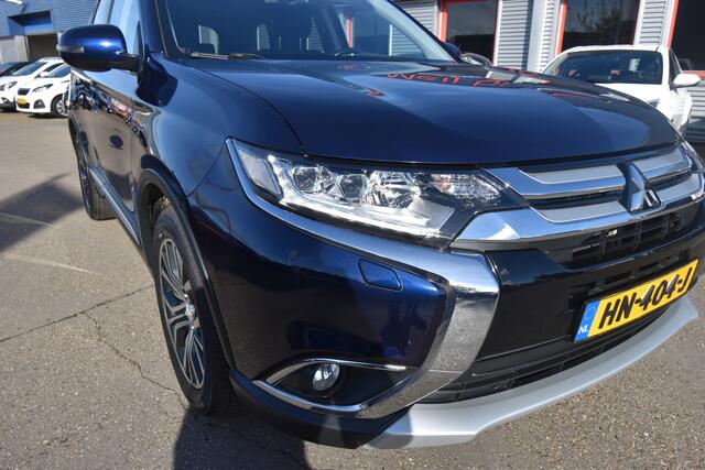 Mitsubishi OUTLANDER 2.0 Executive Edition 7-Pers , TREKHAAK , CLIMATR , NAVI , A UITRIJ CAM , LMV18 ,