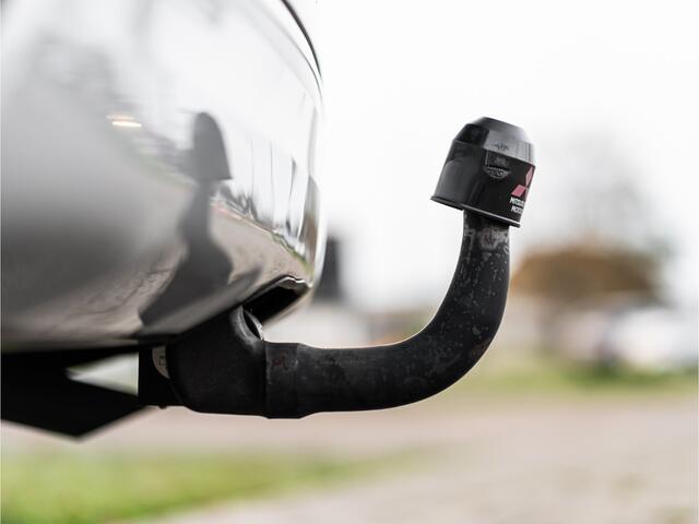 Mitsubishi OUTLANDER 2.4 PHEV Intense+ PANO LED CAMERA TREKHAAK ALCANTARA LEDER