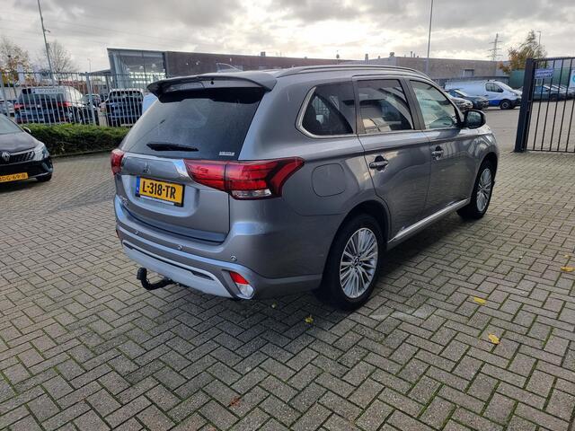 Mitsubishi OUTLANDER 2.4 PHEV Intense+ | Open dak | Trekhaak | 360º Camera |